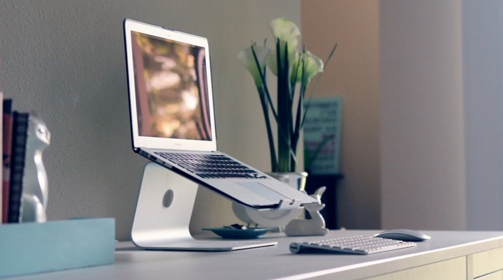 MacBook Air Desk Setup
